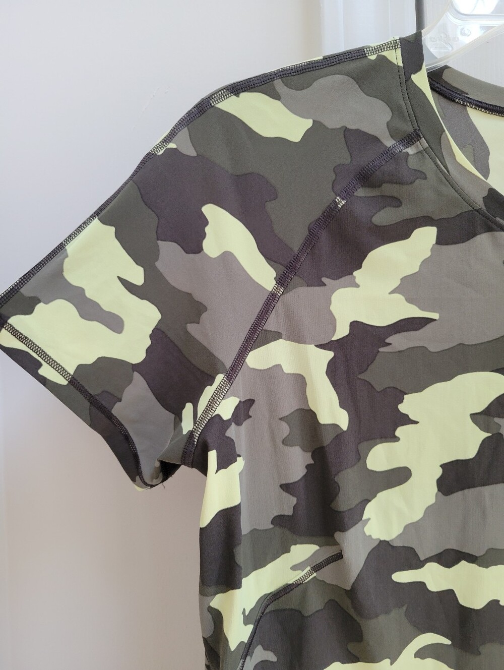 Lululemon 2PC UVP Camo Run Short Sleeve and Fast And Free Crop Leggings Size 6 - Picture 6 of 15